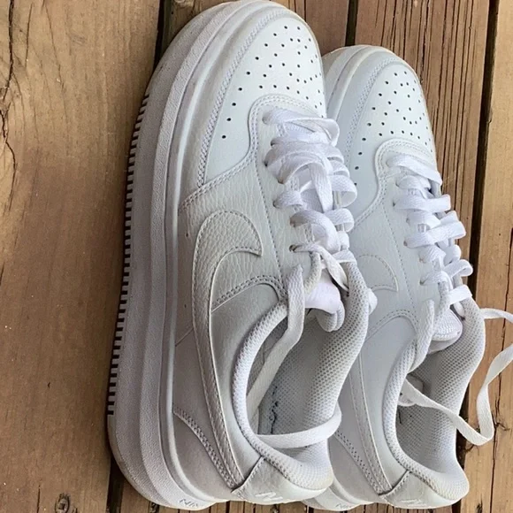 White Nike Air forces 8.5 Women (only wore twice) - Picture 2 of 5